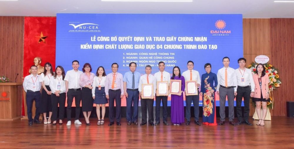 Trao giấy chứng nhận kiểm định chất lượng các CTĐT Trường Đại học Đại Nam